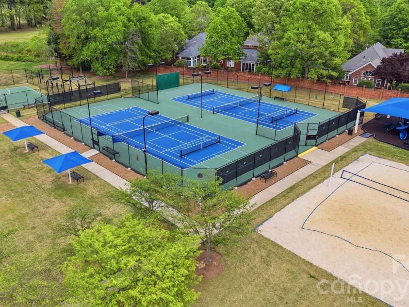 7724 Dinniston Drive, Huntersville, NC 28078.  MLS# CAR4413809, YatesRealty ID 25140. 