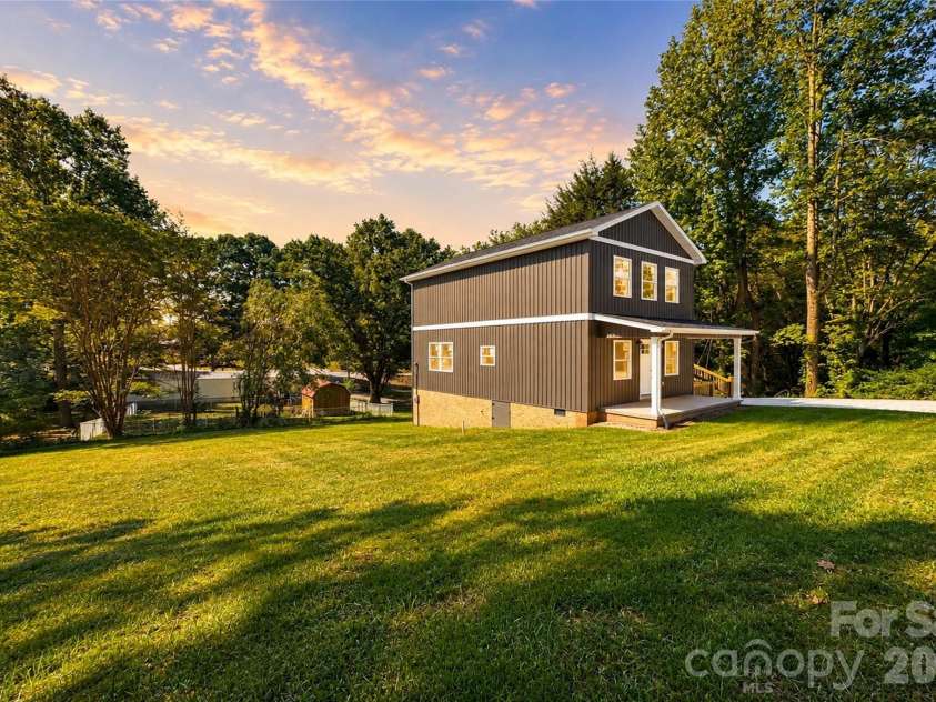 1135 Apple Lane, Granite Falls, NC 28630.  MLS# CAR4382438, YatesRealty ID 25141. 