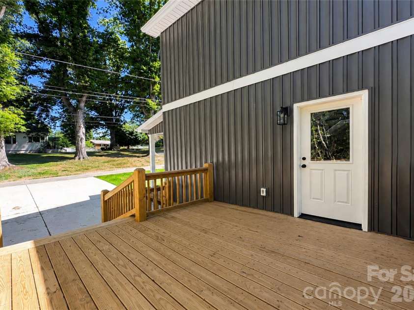 1135 Apple Lane, Granite Falls, NC 28630.  MLS# CAR4382438, YatesRealty ID 25141. 