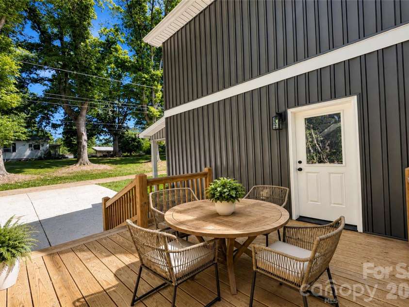 1135 Apple Lane, Granite Falls, NC 28630.  MLS# CAR4382438, YatesRealty ID 25141. 