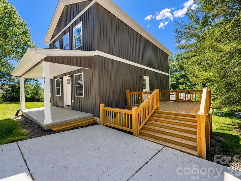 1135 Apple Lane, Granite Falls, NC 28630.  MLS# CAR4382438, YatesRealty ID 25141. 
