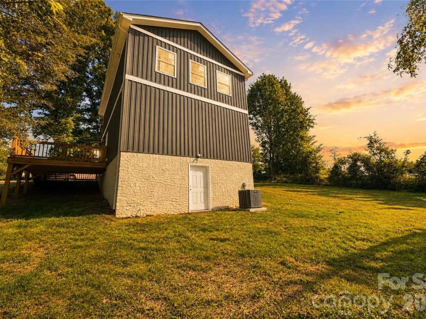 1135 Apple Lane, Granite Falls, NC 28630.  MLS# CAR4382438, YatesRealty ID 25141. 