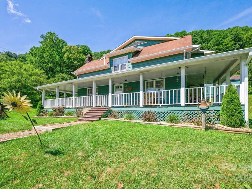 31 Bailey Mathes Farm Lane, Newland, NC 28657.  MLS# CAR4279616, YatesRealty ID 25141. 