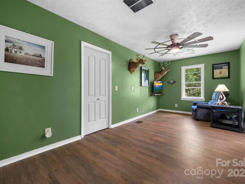 31 Bailey Mathes Farm Lane, Newland, NC 28657.  MLS# CAR4279616, YatesRealty ID 25141. 