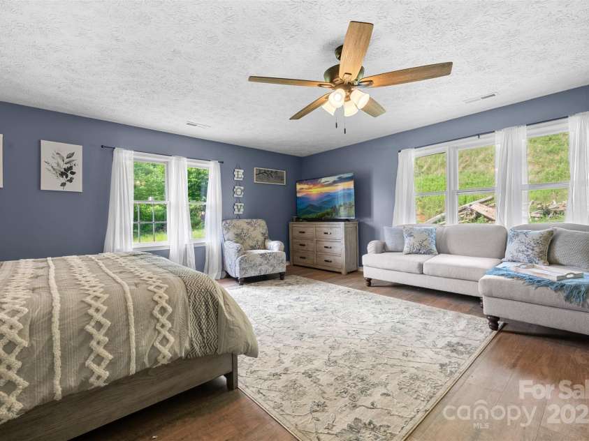 31 Bailey Mathes Farm Lane, Newland, NC 28657.  MLS# CAR4279616, YatesRealty ID 25141. 