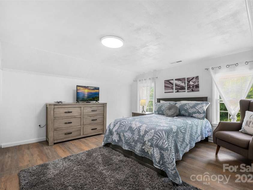 31 Bailey Mathes Farm Lane, Newland, NC 28657.  MLS# CAR4279616, YatesRealty ID 25141. 