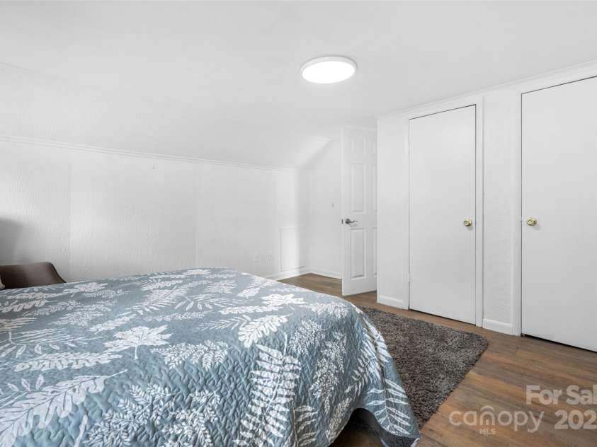 31 Bailey Mathes Farm Lane, Newland, NC 28657.  MLS# CAR4279616, YatesRealty ID 25141. 