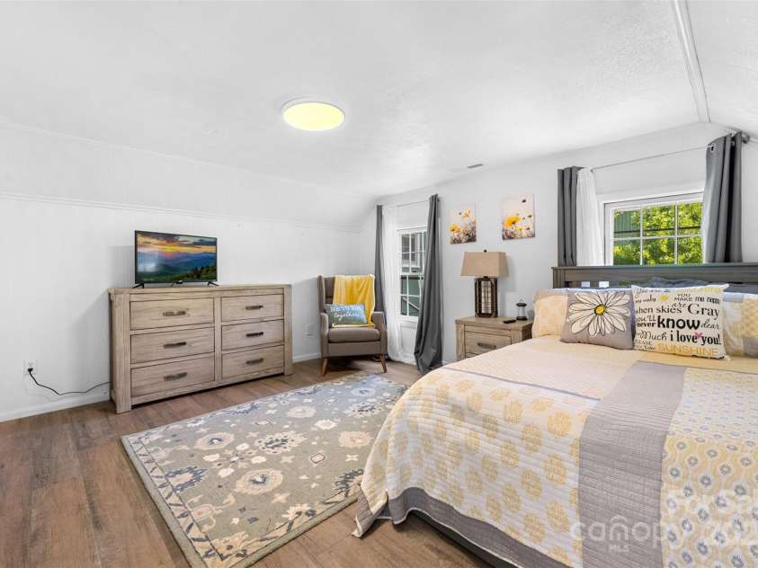 31 Bailey Mathes Farm Lane, Newland, NC 28657.  MLS# CAR4279616, YatesRealty ID 25141. 