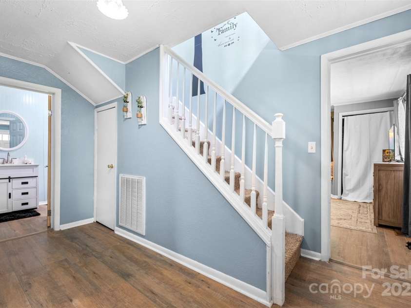 31 Bailey Mathes Farm Lane, Newland, NC 28657.  MLS# CAR4279616, YatesRealty ID 25141. 