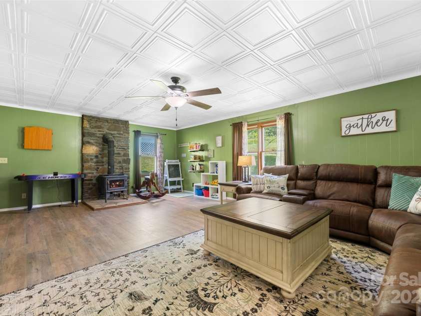 31 Bailey Mathes Farm Lane, Newland, NC 28657.  MLS# CAR4279616, YatesRealty ID 25141. 