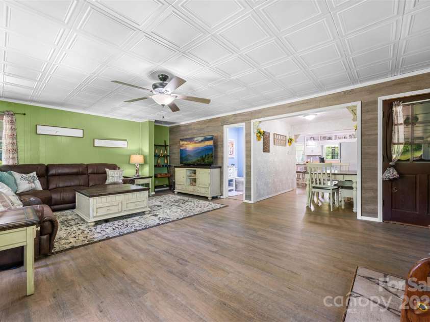 31 Bailey Mathes Farm Lane, Newland, NC 28657.  MLS# CAR4279616, YatesRealty ID 25141. 