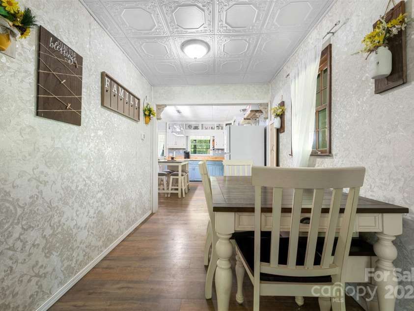 31 Bailey Mathes Farm Lane, Newland, NC 28657.  MLS# CAR4279616, YatesRealty ID 25141. 