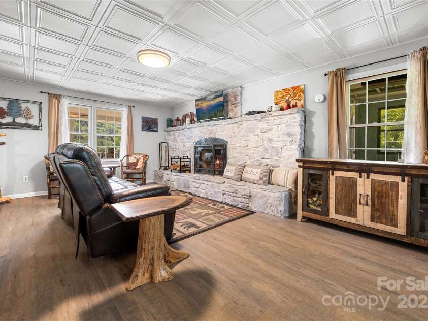 31 Bailey Mathes Farm Lane, Newland, NC 28657.  MLS# CAR4279616, YatesRealty ID 25141. 