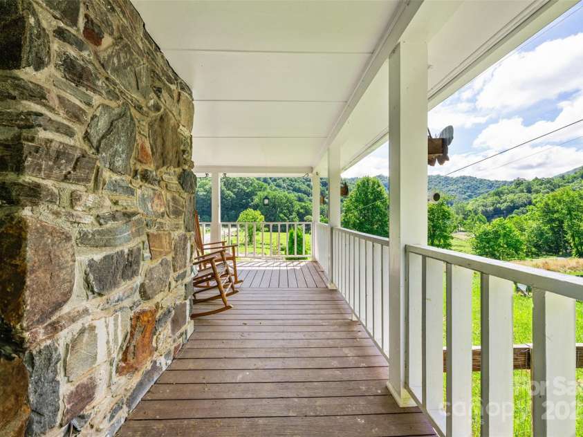 31 Bailey Mathes Farm Lane, Newland, NC 28657.  MLS# CAR4279616, YatesRealty ID 25141. 