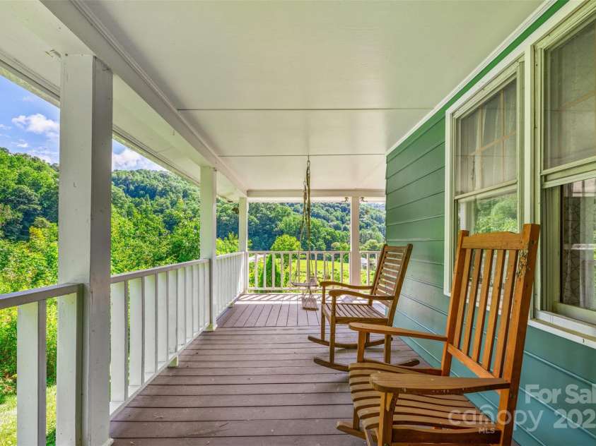 31 Bailey Mathes Farm Lane, Newland, NC 28657.  MLS# CAR4279616, YatesRealty ID 25141. 