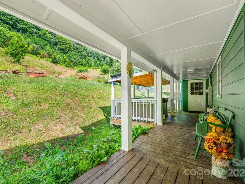 31 Bailey Mathes Farm Lane, Newland, NC 28657.  MLS# CAR4279616, YatesRealty ID 25141. 