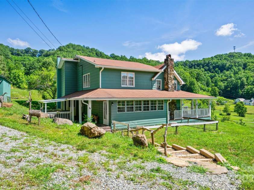 31 Bailey Mathes Farm Lane, Newland, NC 28657.  MLS# CAR4279616, YatesRealty ID 25141. 