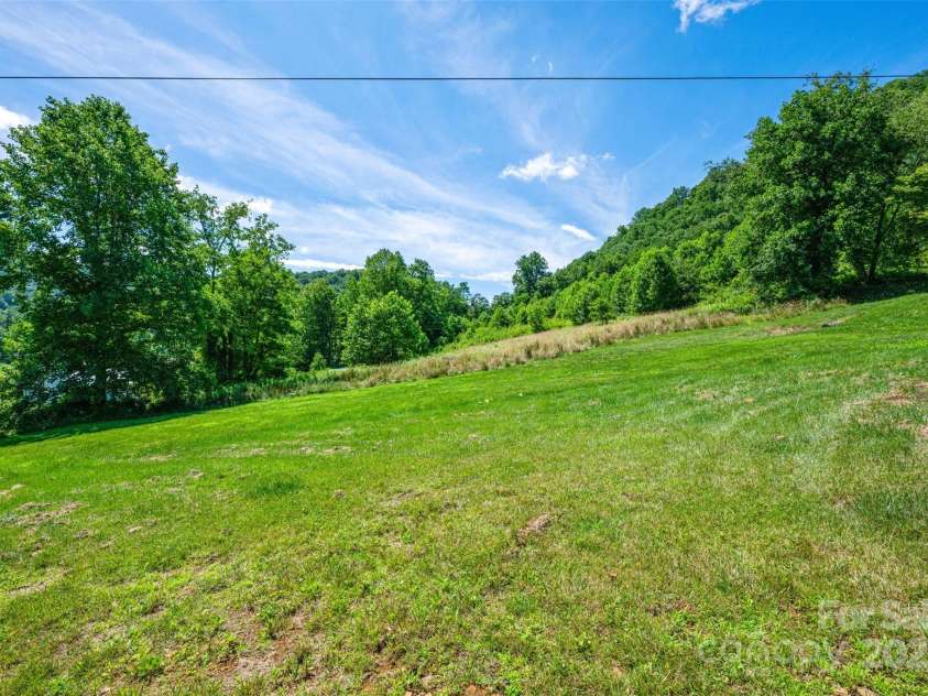 31 Bailey Mathes Farm Lane, Newland, NC 28657.  MLS# CAR4279616, YatesRealty ID 25141. 