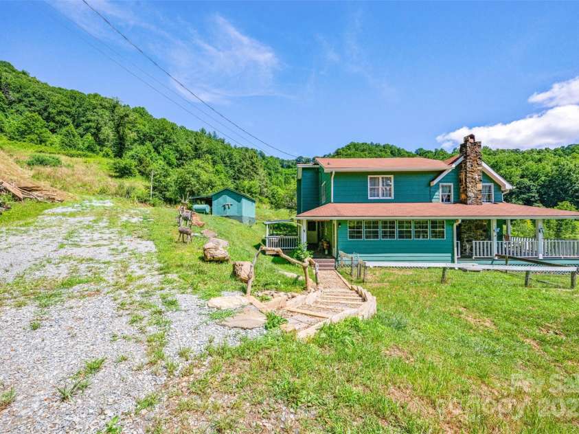 31 Bailey Mathes Farm Lane, Newland, NC 28657.  MLS# CAR4279616, YatesRealty ID 25141. 