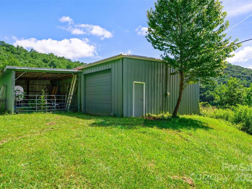 31 Bailey Mathes Farm Lane, Newland, NC 28657.  MLS# CAR4279616, YatesRealty ID 25141. 