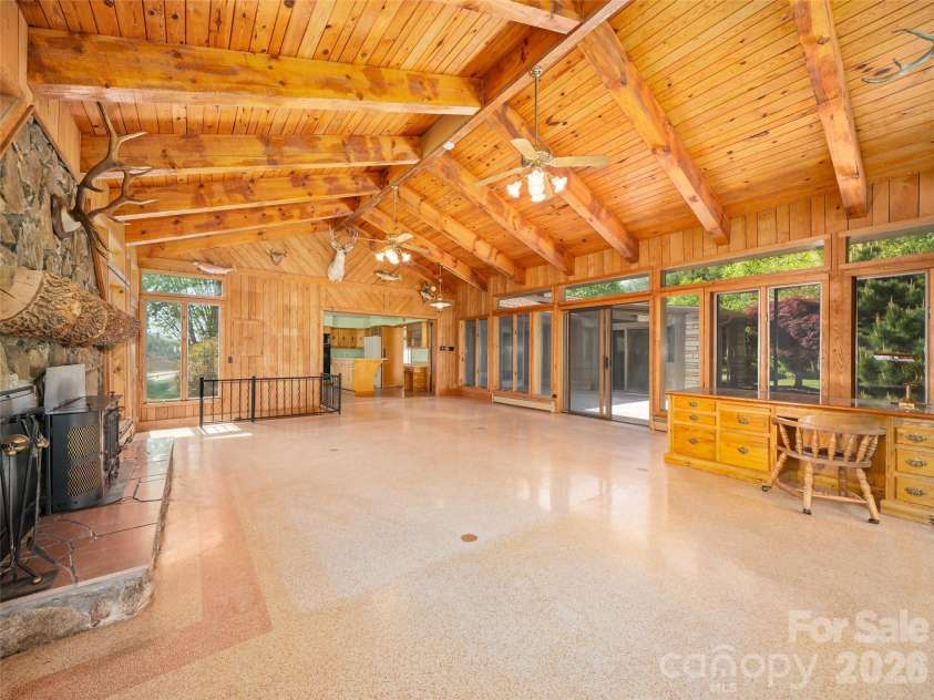 110 Crest View Road, Burnsville, NC 28714.  MLS# CAR4381497, YatesRealty ID 25142. 