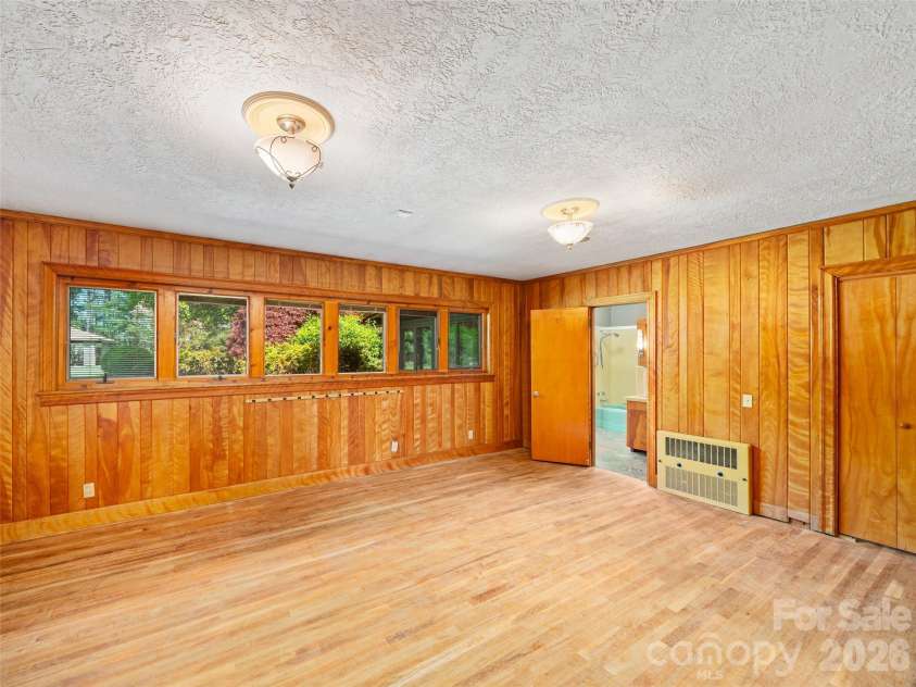 110 Crest View Road, Burnsville, NC 28714.  MLS# CAR4381497, YatesRealty ID 25142. 