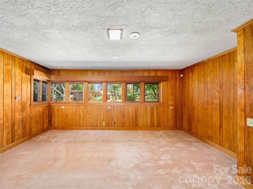 110 Crest View Road, Burnsville, NC 28714.  MLS# CAR4381497, YatesRealty ID 25142. 