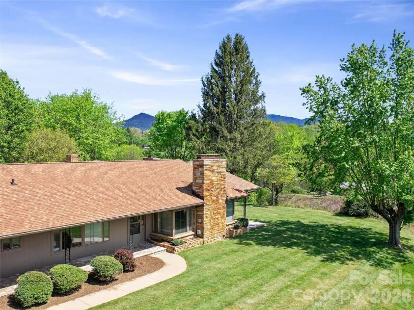 110 Crest View Road, Burnsville, NC 28714.  MLS# CAR4381497, YatesRealty ID 25142. 
