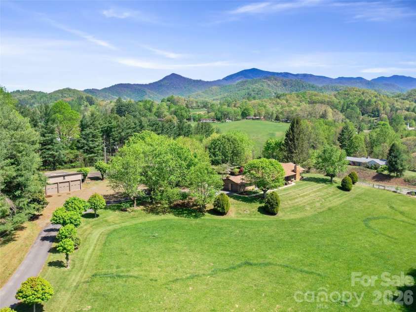 110 Crest View Road, Burnsville, NC 28714.  MLS# CAR4381497, YatesRealty ID 25142. 