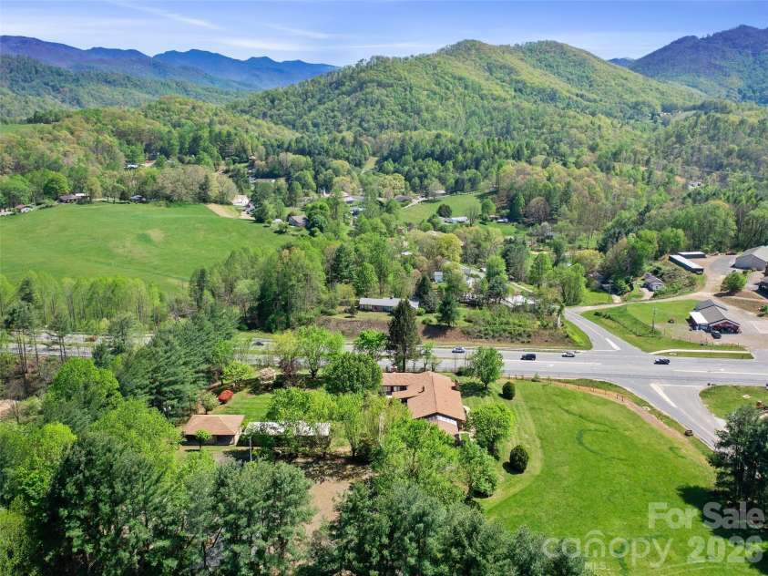 110 Crest View Road, Burnsville, NC 28714.  MLS# CAR4381497, YatesRealty ID 25142. 