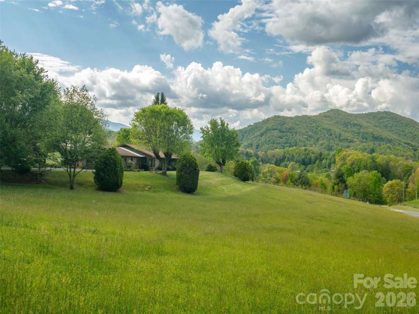 110 Crest View Road, Burnsville, NC 28714.  MLS# CAR4381497, YatesRealty ID 25142. 