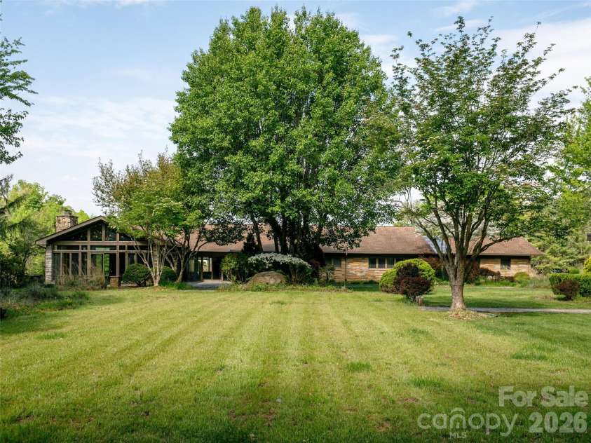 110 Crest View Road, Burnsville, NC 28714.  MLS# CAR4381497, YatesRealty ID 25142. 