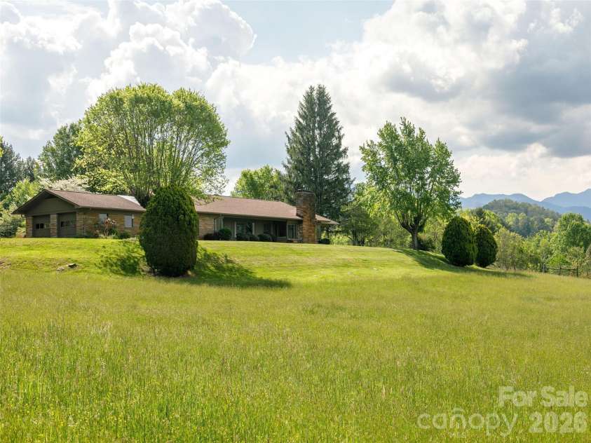 110 Crest View Road, Burnsville, NC 28714.  MLS# CAR4381497, YatesRealty ID 25142. 