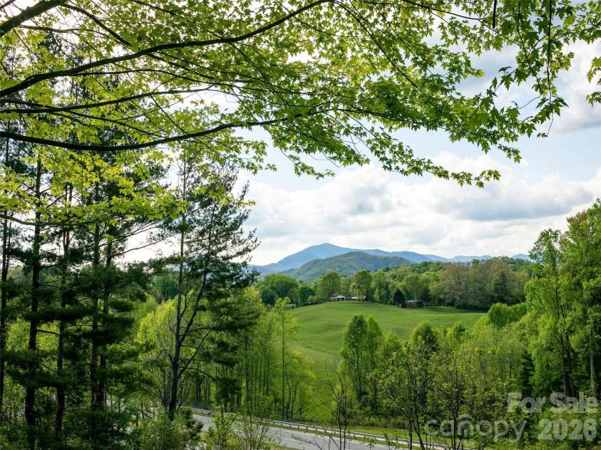 110 Crest View Road, Burnsville, NC 28714.  MLS# CAR4381497, YatesRealty ID 25142. 