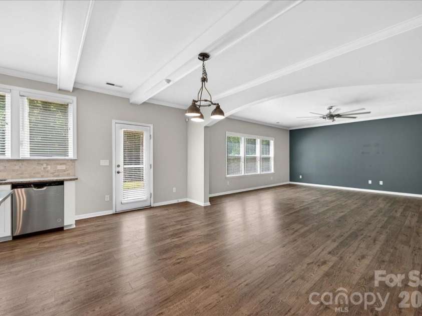 2053 Pine Siskin Court, Fort Mill, SC 29707.  MLS# CAR4381919, YatesRealty ID 25143. Breakfast area