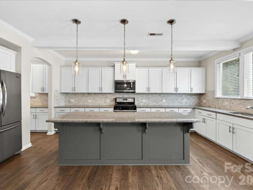 2053 Pine Siskin Court, Fort Mill, SC 29707.  MLS# CAR4381919, YatesRealty ID 25143. Kitchen