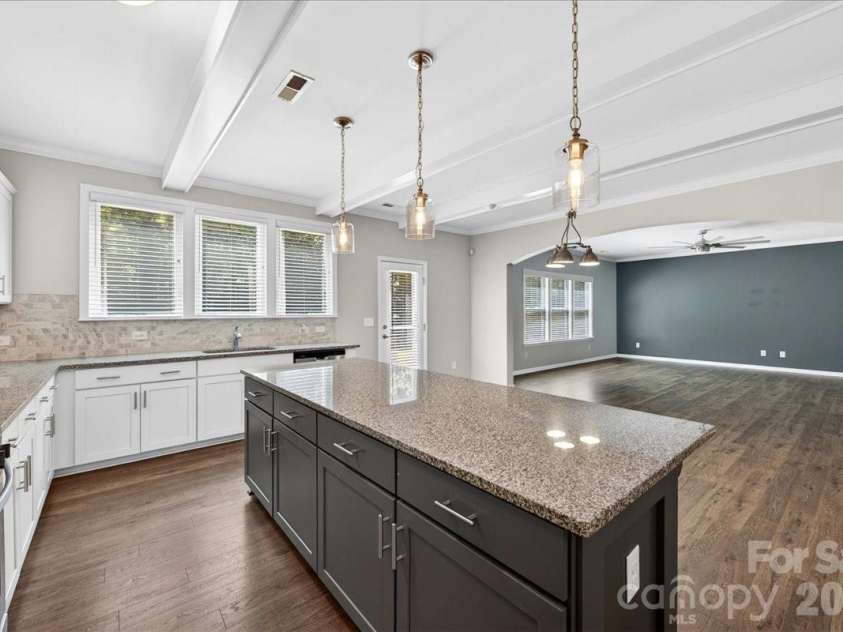 2053 Pine Siskin Court, Fort Mill, SC 29707.  MLS# CAR4381919, YatesRealty ID 25143. Kitchen
