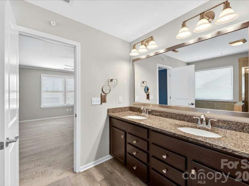 2053 Pine Siskin Court, Fort Mill, SC 29707.  MLS# CAR4381919, YatesRealty ID 25143. Primary bath