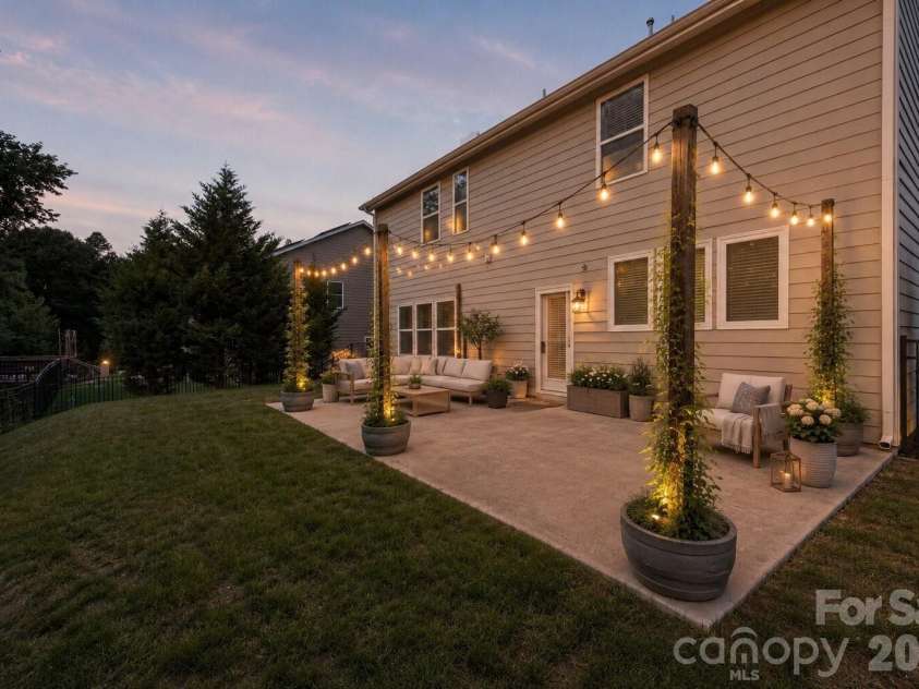 2053 Pine Siskin Court, Fort Mill, SC 29707.  MLS# CAR4381919, YatesRealty ID 25143. Virtually Staged