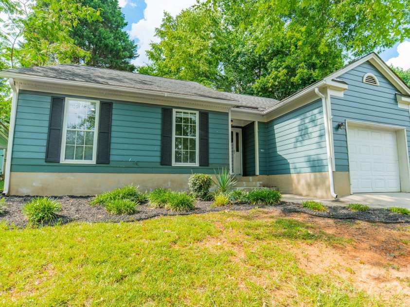 8027 Sherington Way, Charlotte, NC 28227.  MLS# CAR4279993, YatesRealty ID 25143. 
