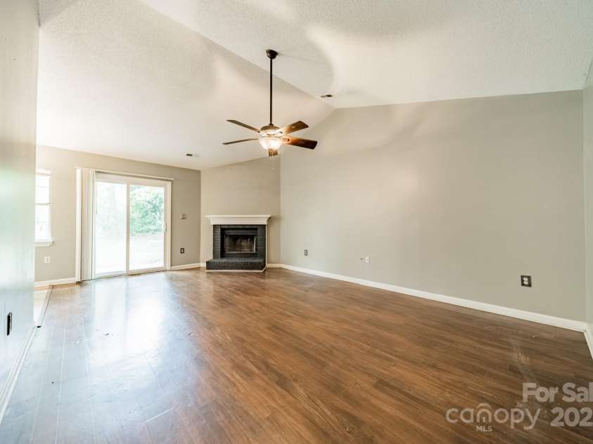 8027 Sherington Way, Charlotte, NC 28227.  MLS# CAR4279993, YatesRealty ID 25143. 