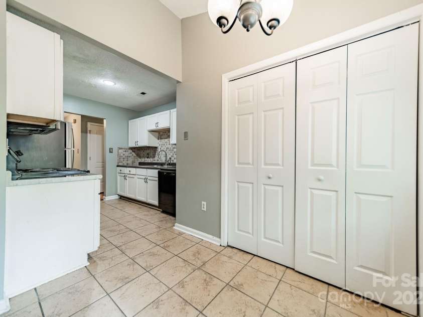 8027 Sherington Way, Charlotte, NC 28227.  MLS# CAR4279993, YatesRealty ID 25143. 