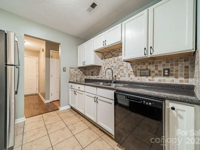 8027 Sherington Way, Charlotte, NC 28227.  MLS# CAR4279993, YatesRealty ID 25143. 