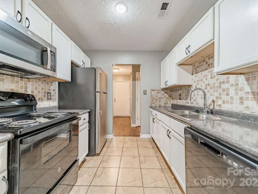 8027 Sherington Way, Charlotte, NC 28227.  MLS# CAR4279993, YatesRealty ID 25143. 