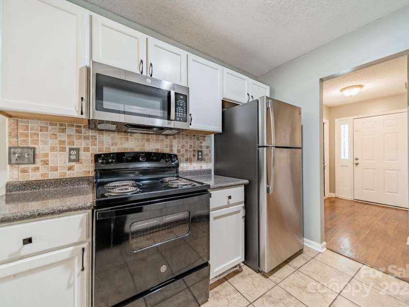 8027 Sherington Way, Charlotte, NC 28227.  MLS# CAR4279993, YatesRealty ID 25143. 