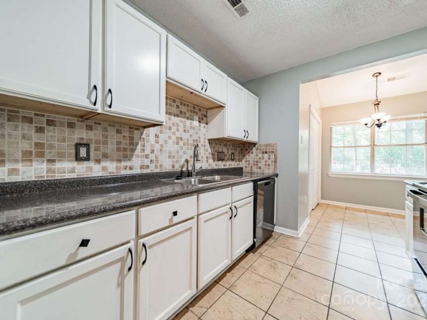 8027 Sherington Way, Charlotte, NC 28227.  MLS# CAR4279993, YatesRealty ID 25143. 