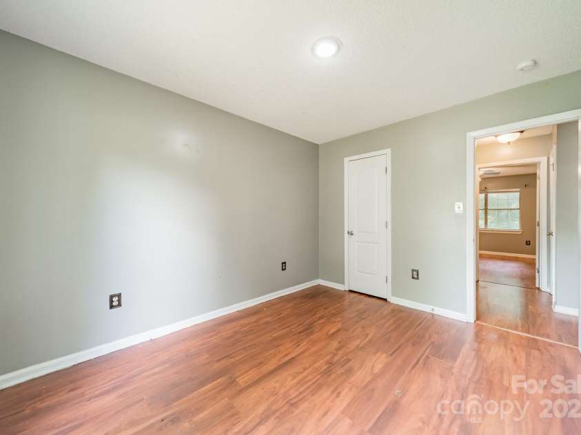 8027 Sherington Way, Charlotte, NC 28227.  MLS# CAR4279993, YatesRealty ID 25143. 