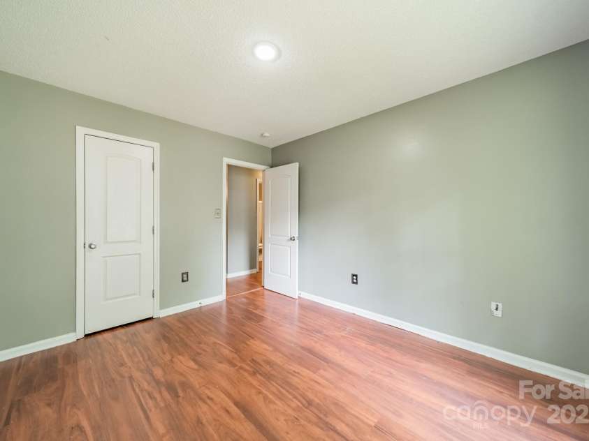 8027 Sherington Way, Charlotte, NC 28227.  MLS# CAR4279993, YatesRealty ID 25143. 