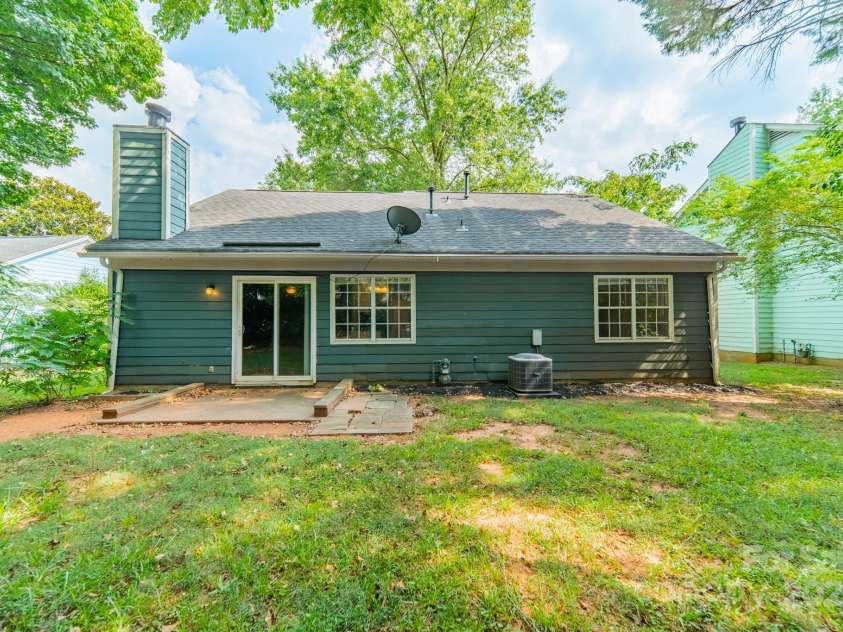 8027 Sherington Way, Charlotte, NC 28227.  MLS# CAR4279993, YatesRealty ID 25143. 