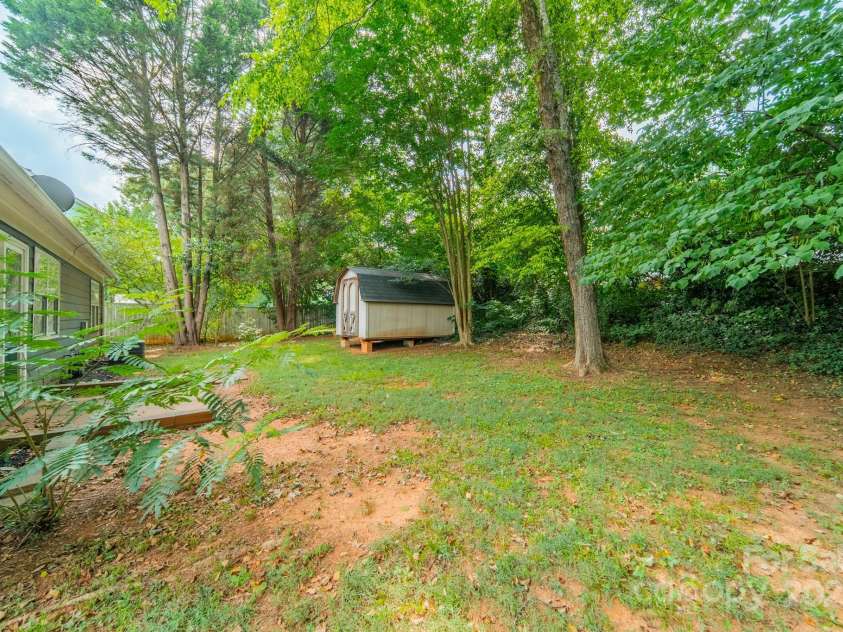 8027 Sherington Way, Charlotte, NC 28227.  MLS# CAR4279993, YatesRealty ID 25143. 